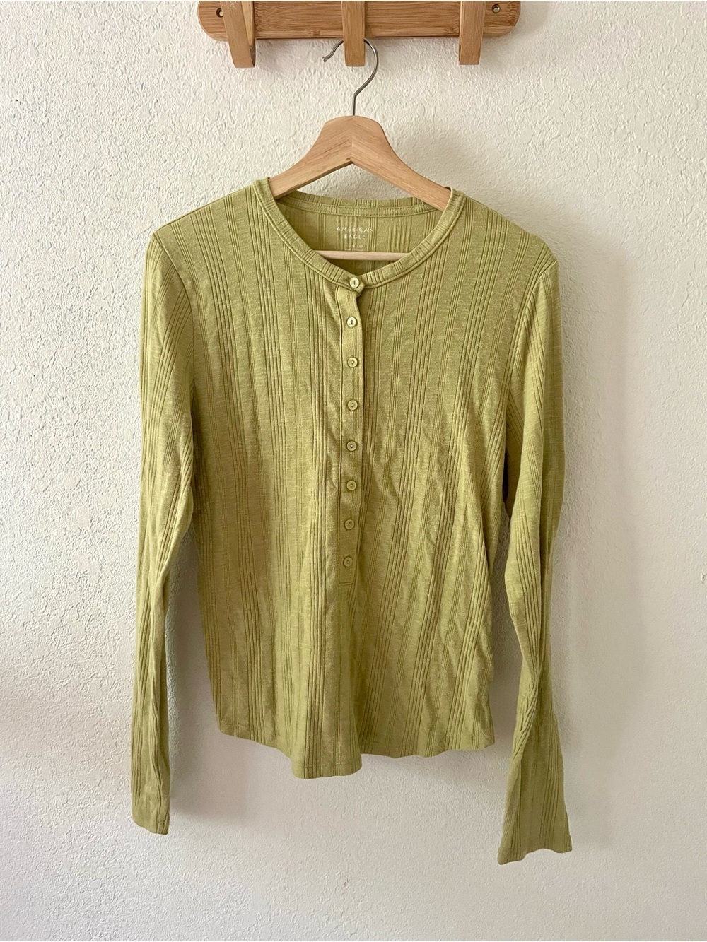 American Eagle Women’s XL Lime Green Ribbed Button Front Fitted Henley Shirt